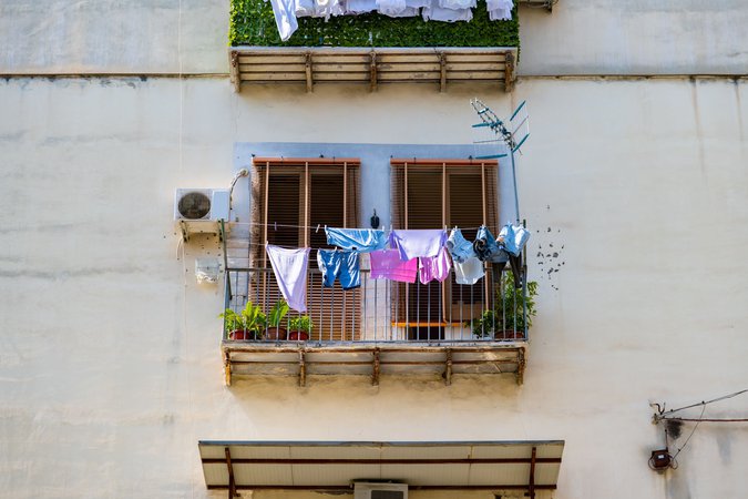 Clothesline in Italy.jpg