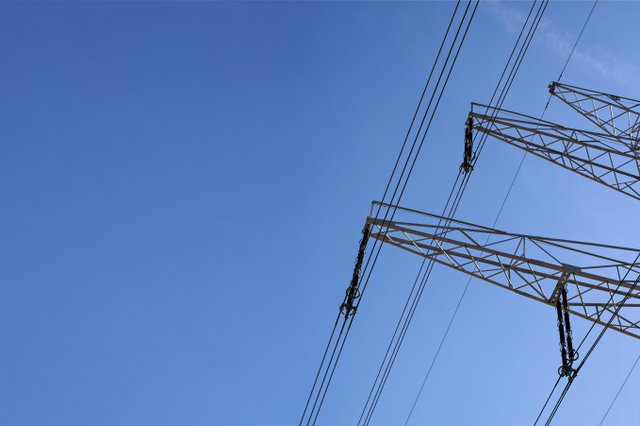 Transmission line electricity.jpg